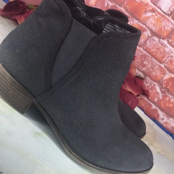 Kensie Gerona Gray Perforated Suede Ankle Boots - Picture 5 of 10